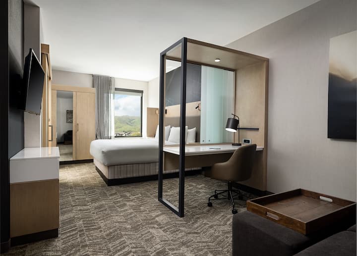 Near Levi’s Stadium + Free Breakfast. Pool. Bar. - Milpitas, CA
