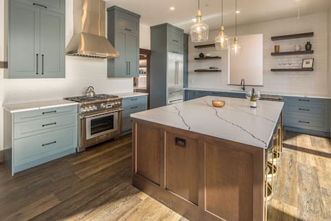 Successful Airbnb property: Beautiful Modern Mountain Home w/ Private Hot Tub in Big Sky