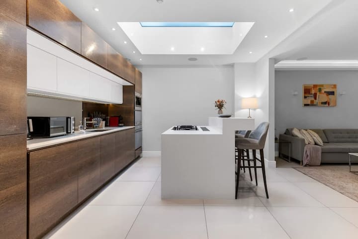 Superb Duplex near Hyde Park in Prime Location