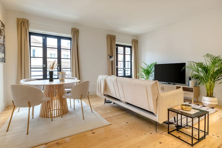 Art Deco 23 Luxury 2BR Apartment Downtown Metro AC