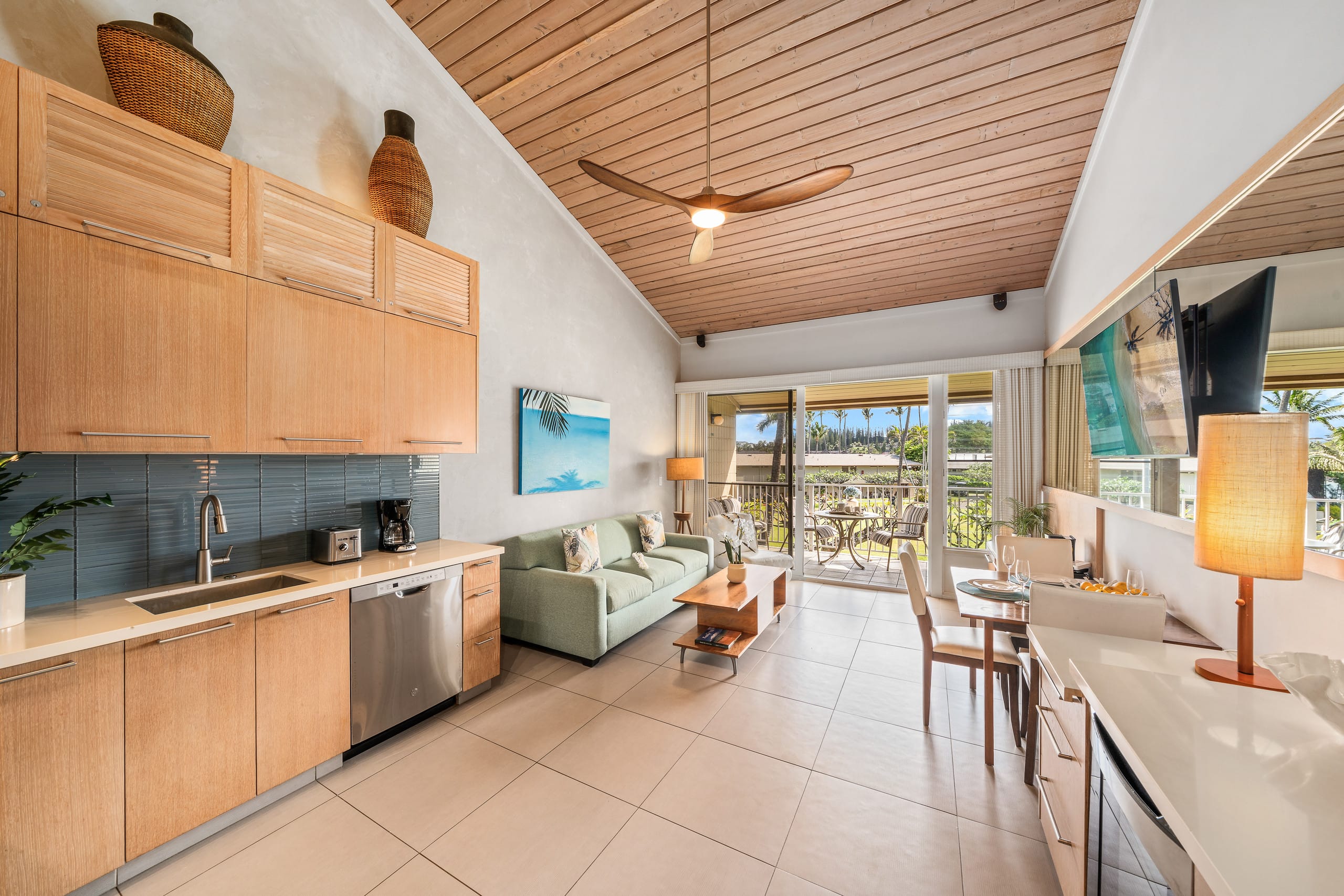 Condo in Lahaina · ★4.64 · 1 bedroom · 2 beds · 1 bath - Image 6