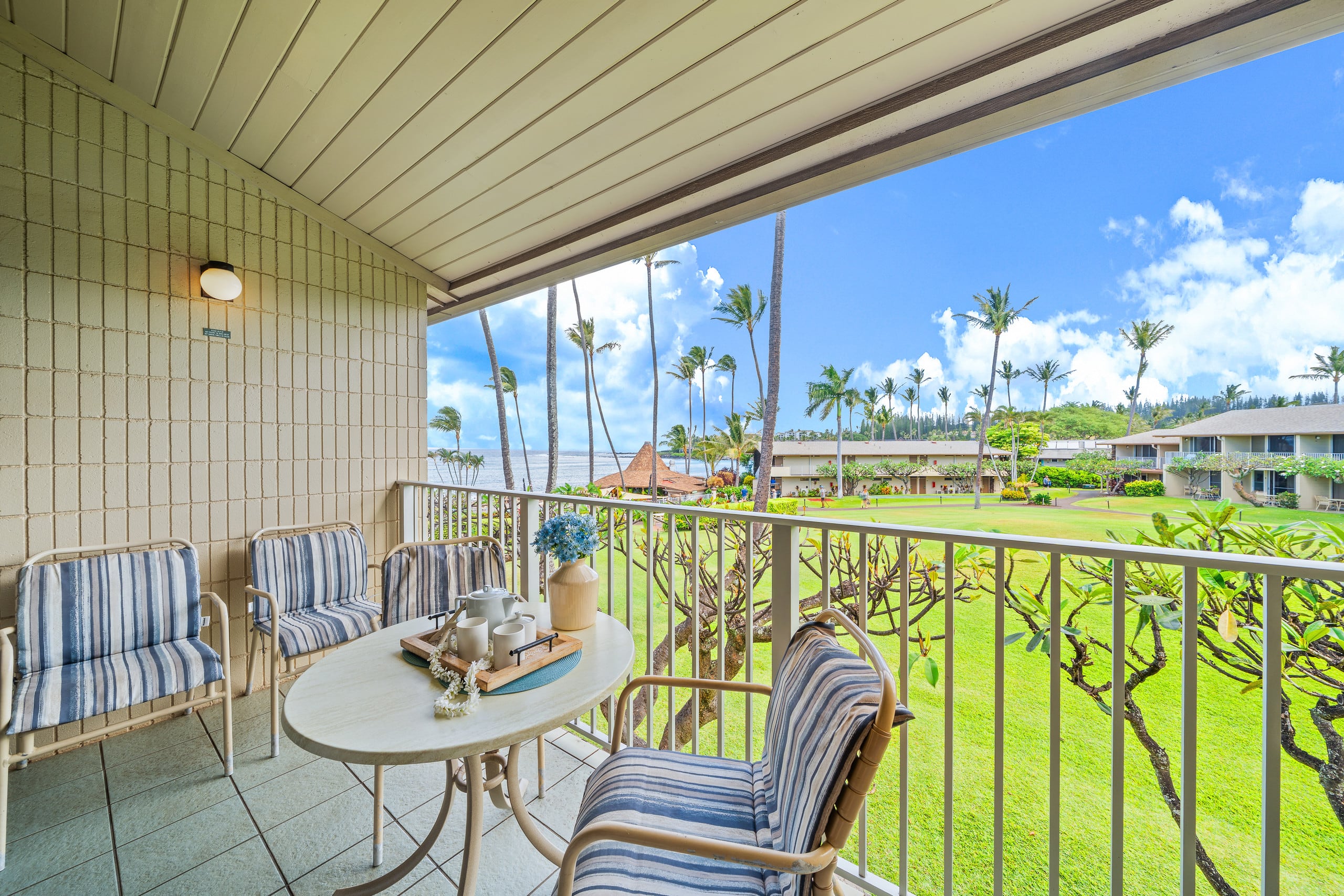 Condo in Lahaina · ★4.64 · 1 bedroom · 2 beds · 1 bath - Image 1