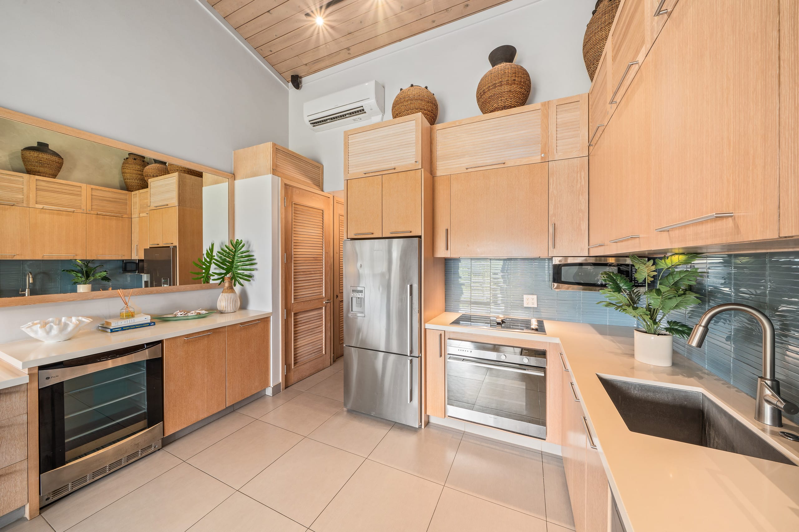Condo in Lahaina · ★4.64 · 1 bedroom · 2 beds · 1 bath - Image 14