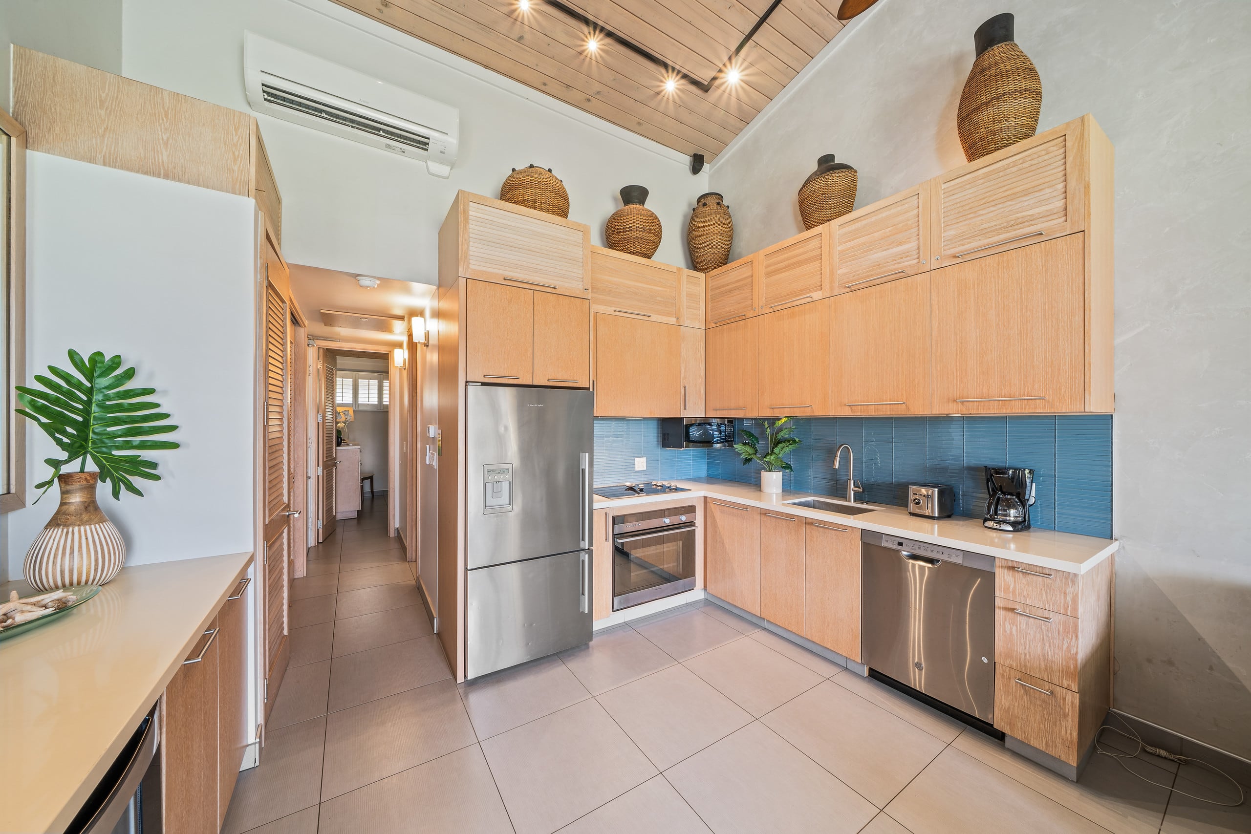 Condo in Lahaina · ★4.64 · 1 bedroom · 2 beds · 1 bath - Image 11