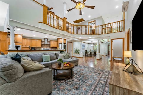 Luxury 10BR Estate | Sleeps 24, Hot Tub & Sauna