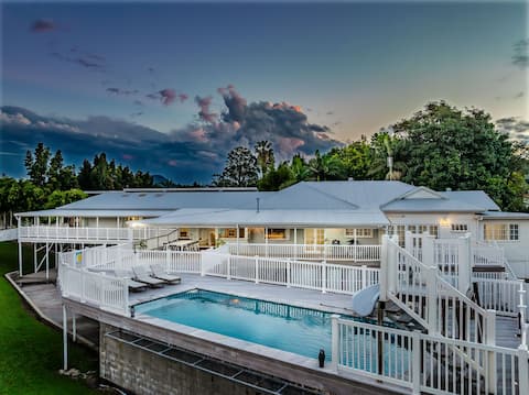 Hamptons White House