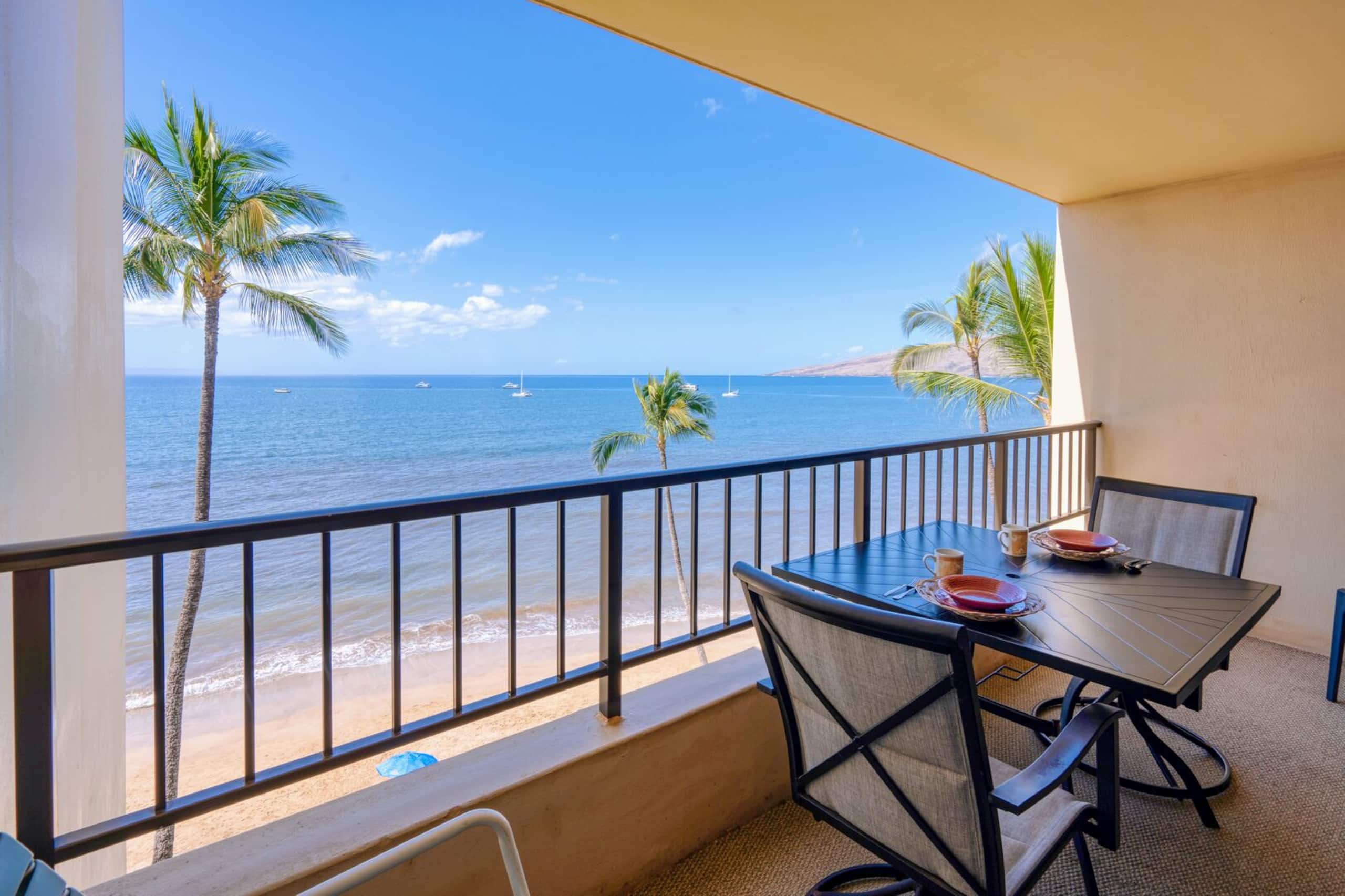 Penthouse Oceanfront overlooking Sandy Beach - Image 15