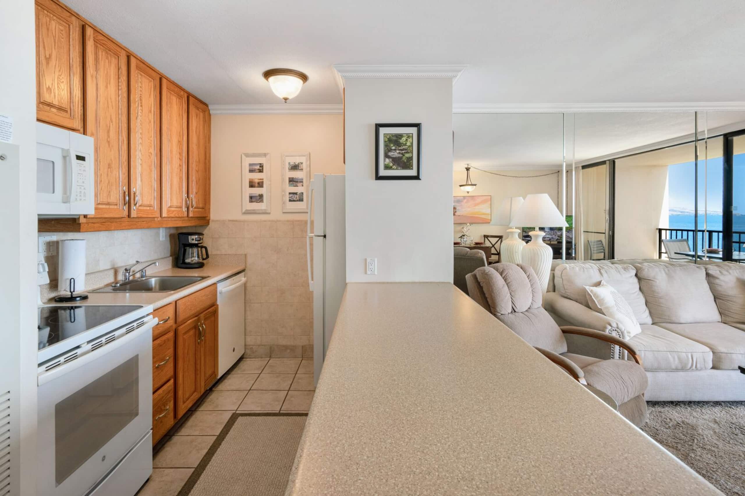 Penthouse Oceanfront overlooking Sandy Beach - Image 25