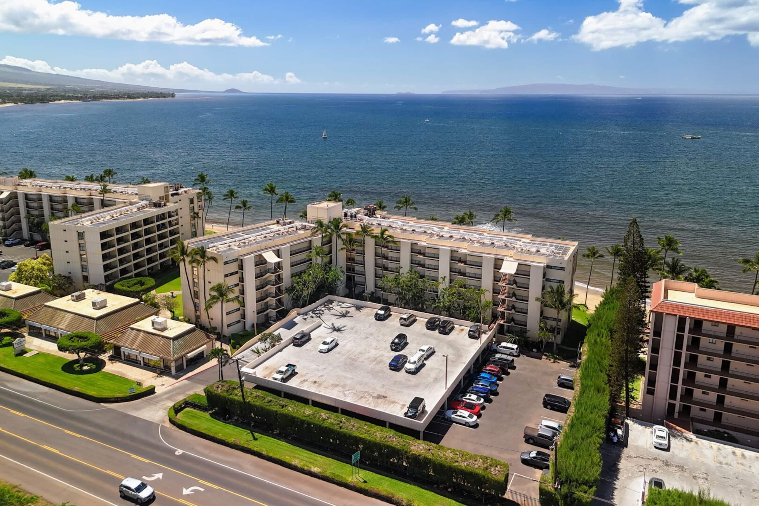 Penthouse Oceanfront overlooking Sandy Beach - Image 44