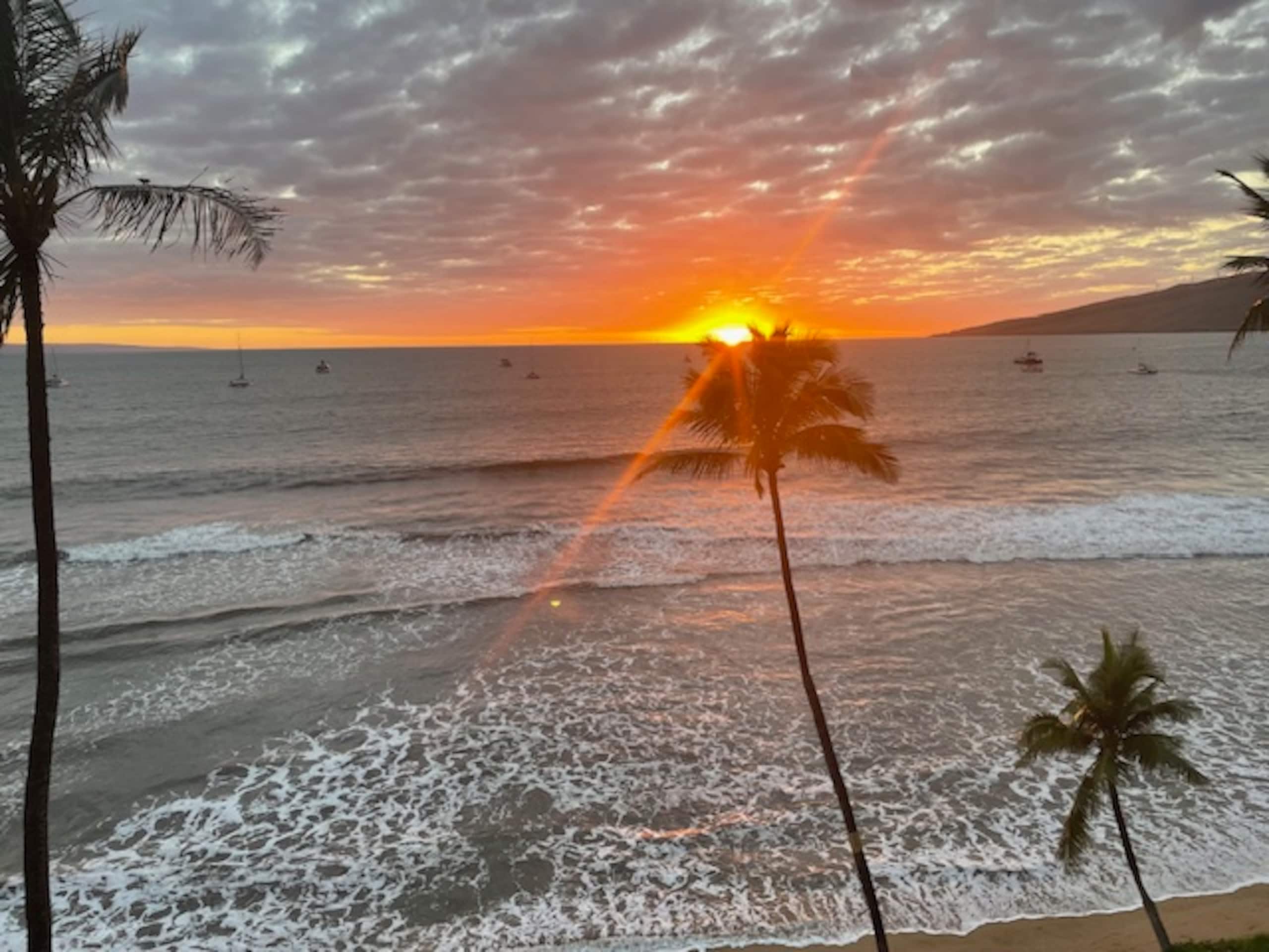 Penthouse Oceanfront overlooking Sandy Beach - Image 10