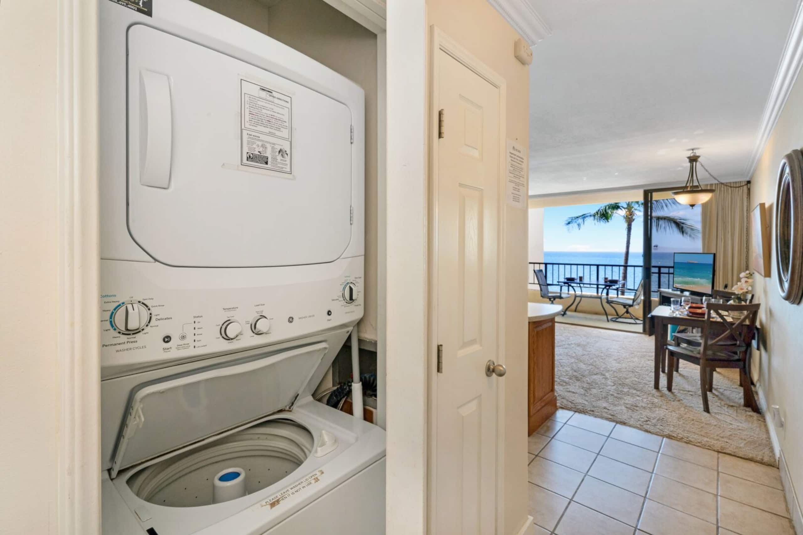 Penthouse Oceanfront overlooking Sandy Beach - Image 9
