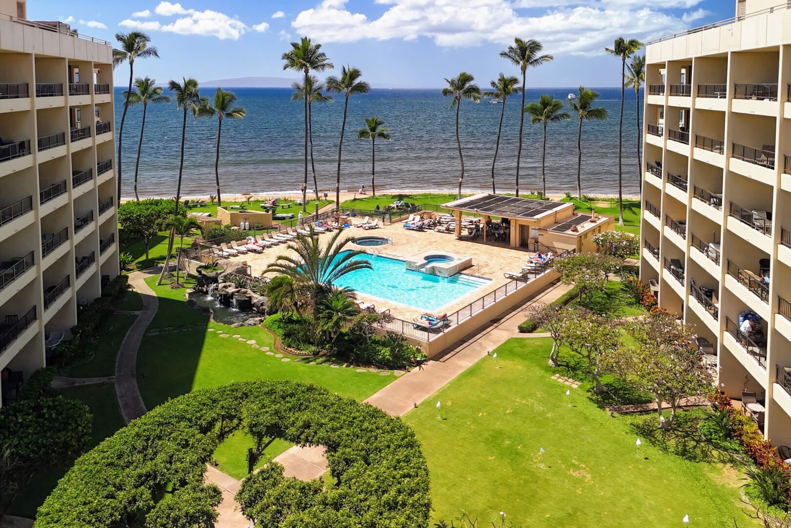 Penthouse Oceanfront overlooking Sandy Beach - Image 13