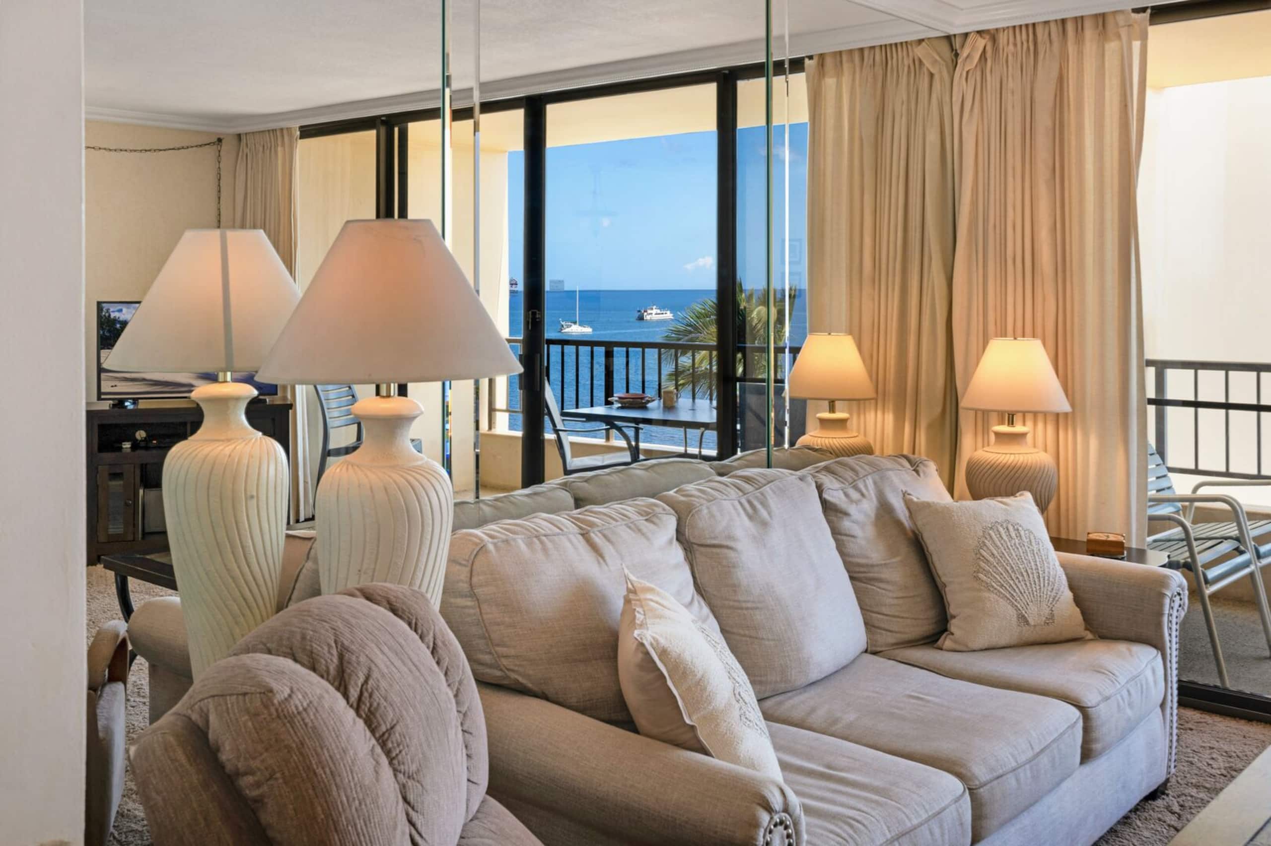 Penthouse Oceanfront overlooking Sandy Beach - Image 22