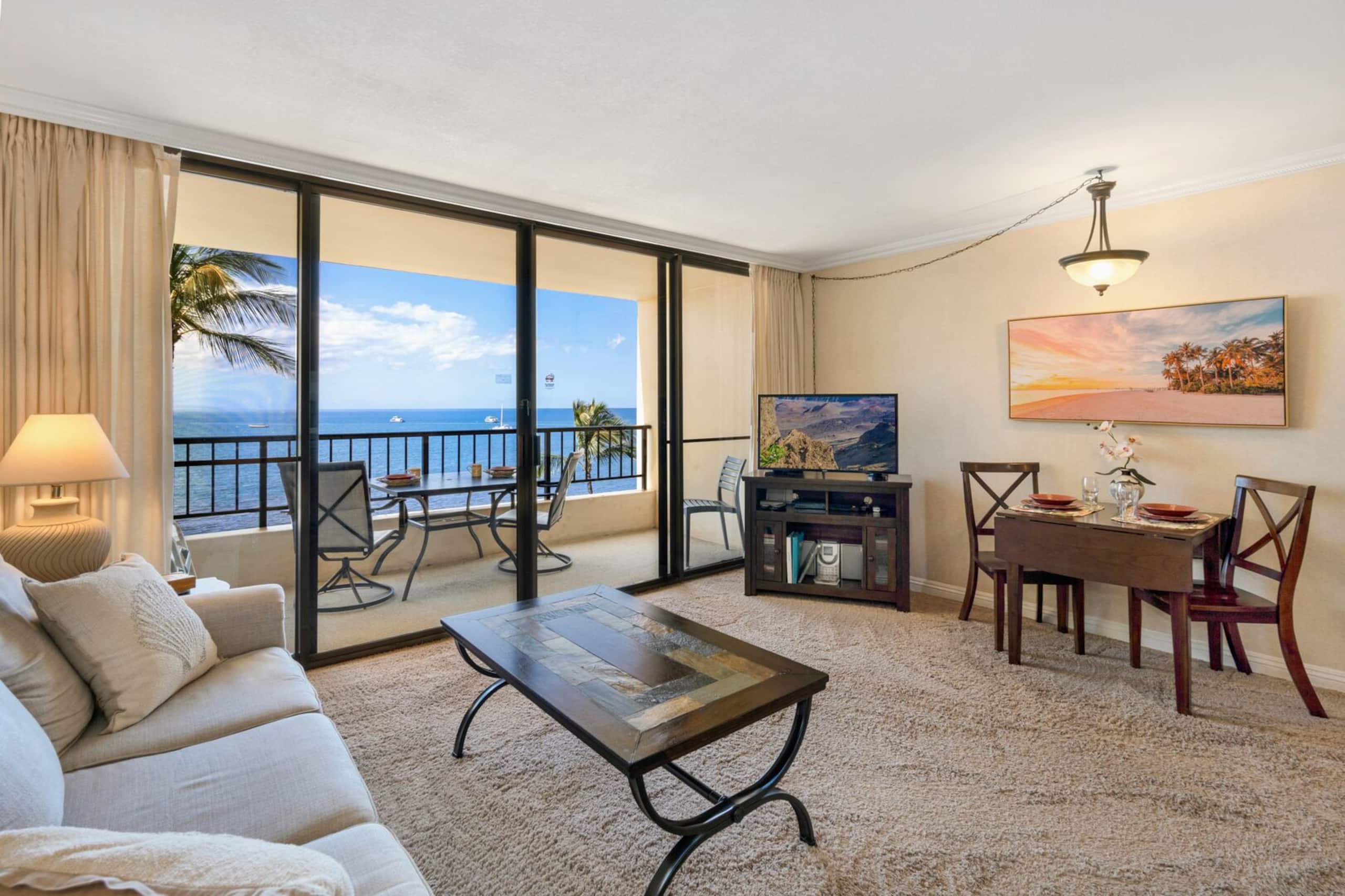 Penthouse Oceanfront overlooking Sandy Beach - Image 28