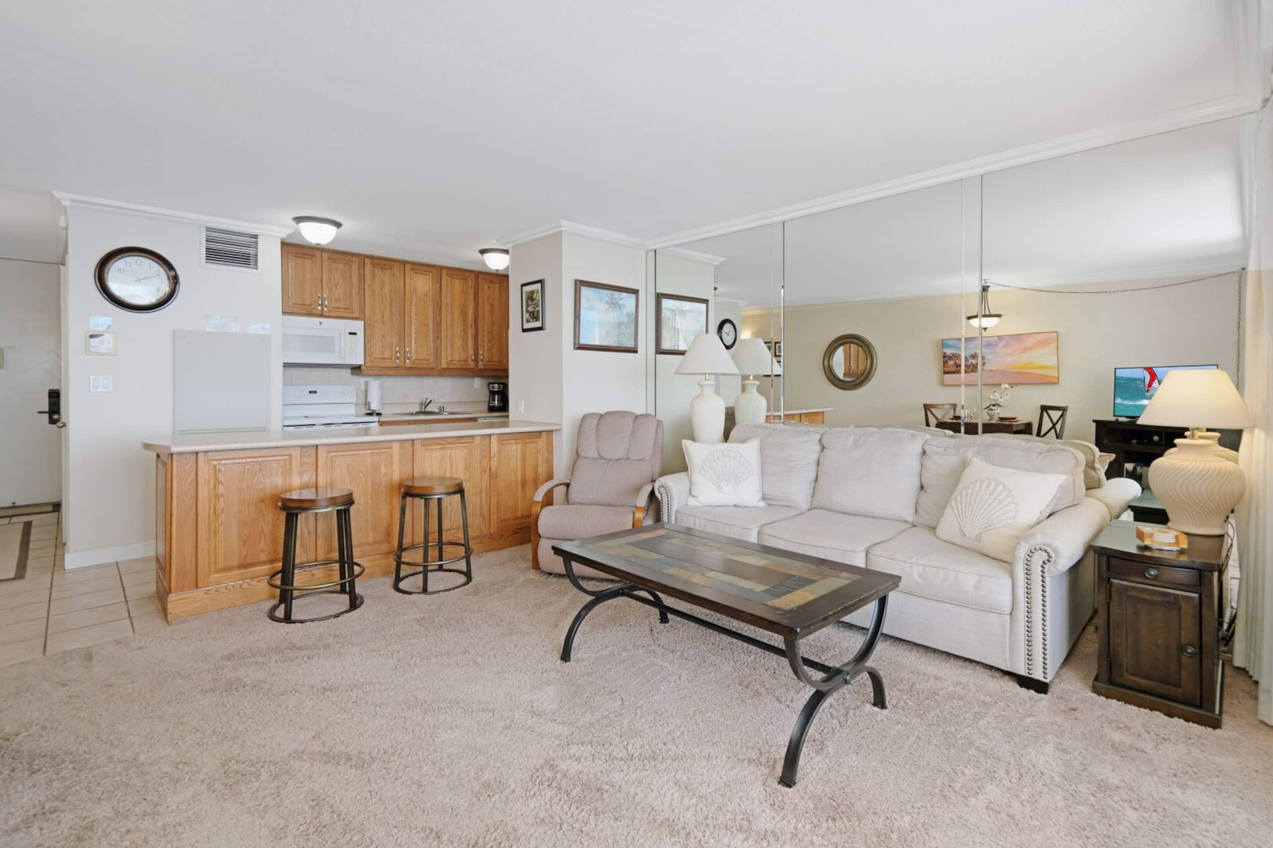 Penthouse Oceanfront overlooking Sandy Beach - Image 29