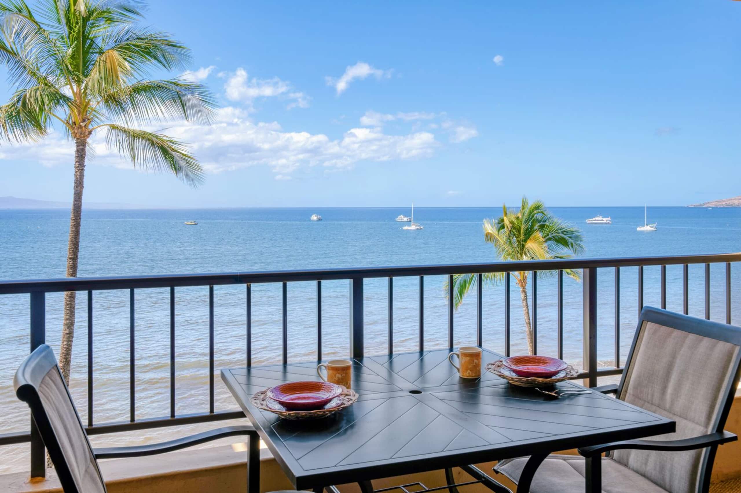 Penthouse Oceanfront overlooking Sandy Beach - Image 1