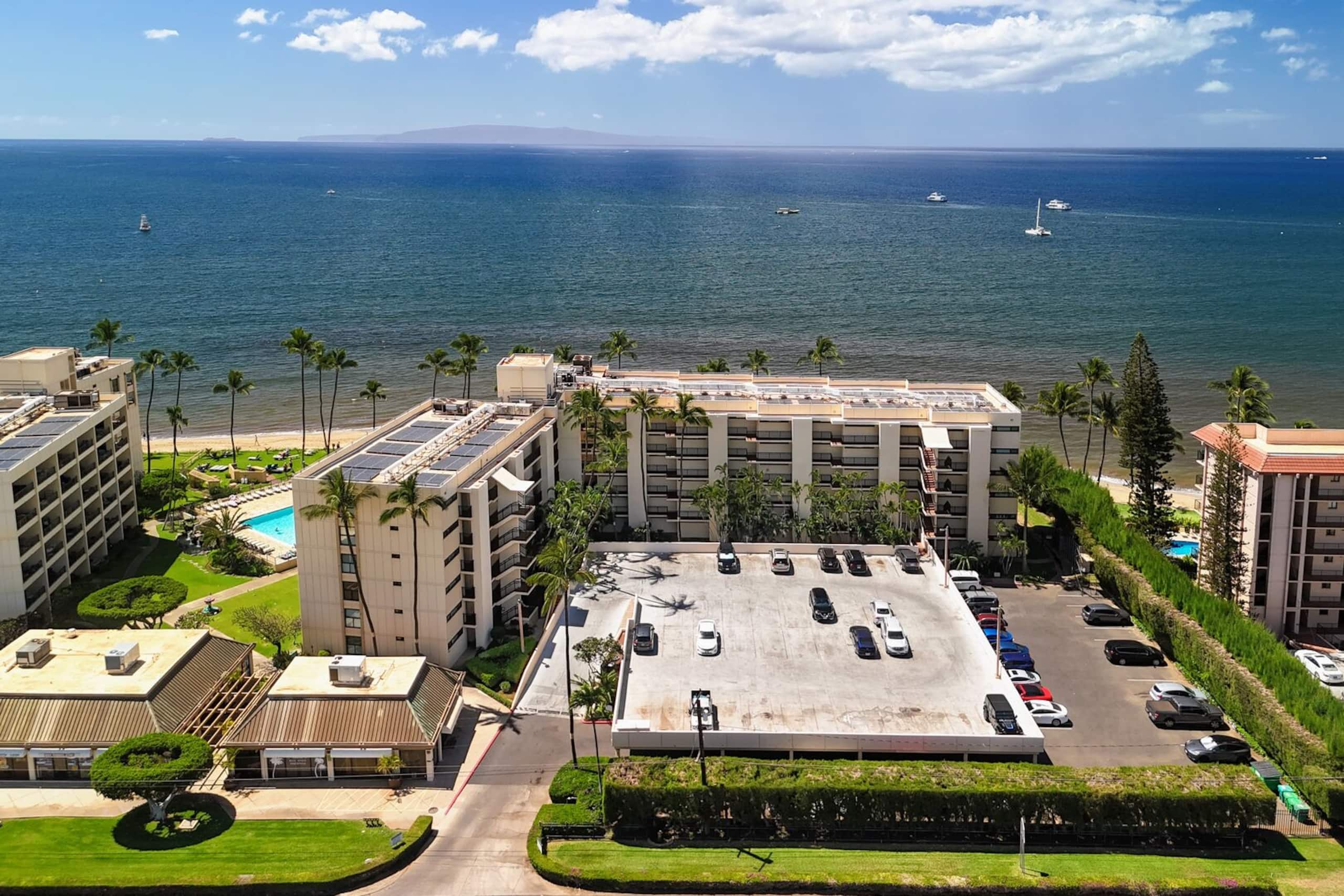Penthouse Oceanfront overlooking Sandy Beach - Image 43
