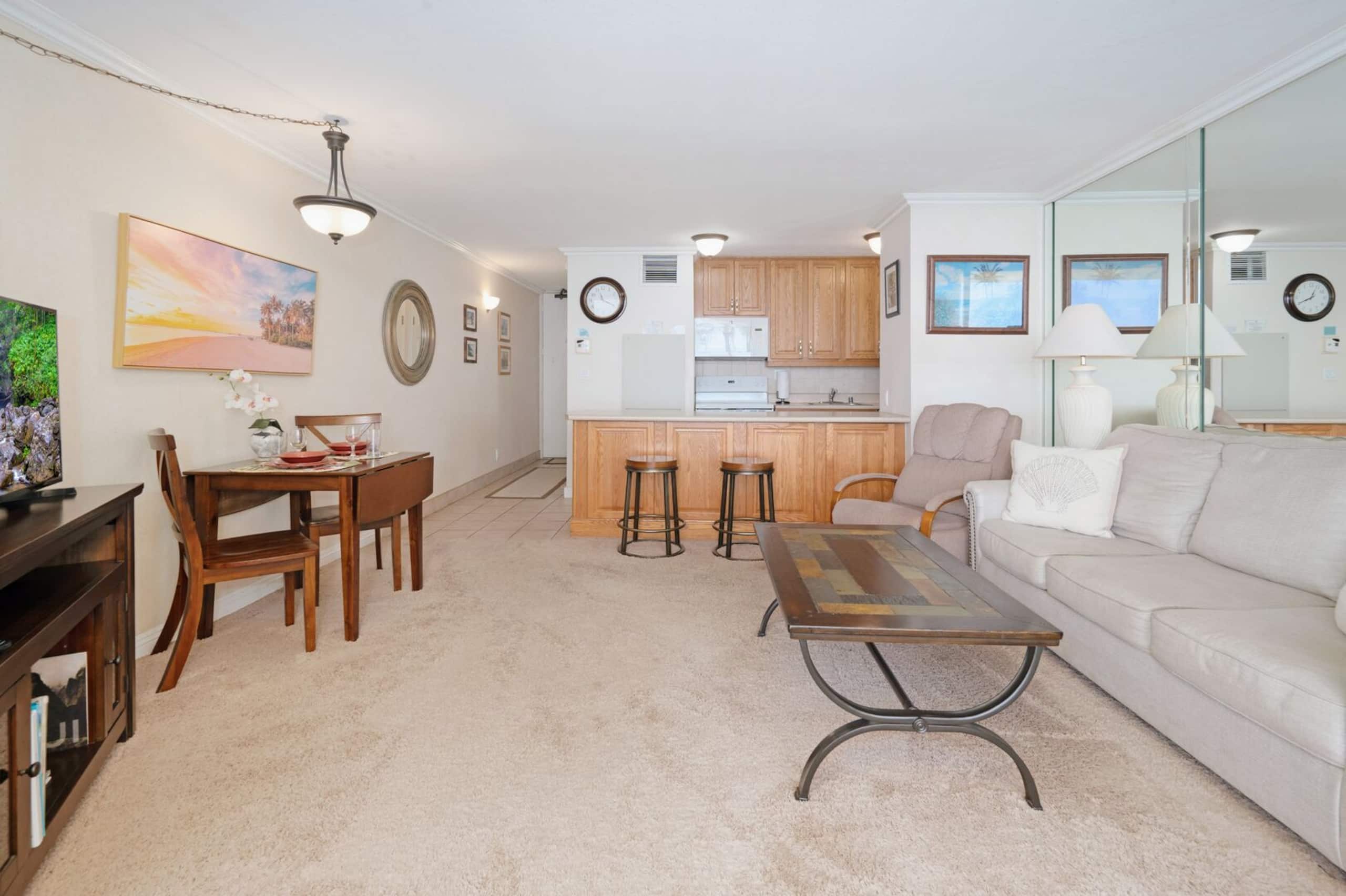 Penthouse Oceanfront overlooking Sandy Beach - Image 4