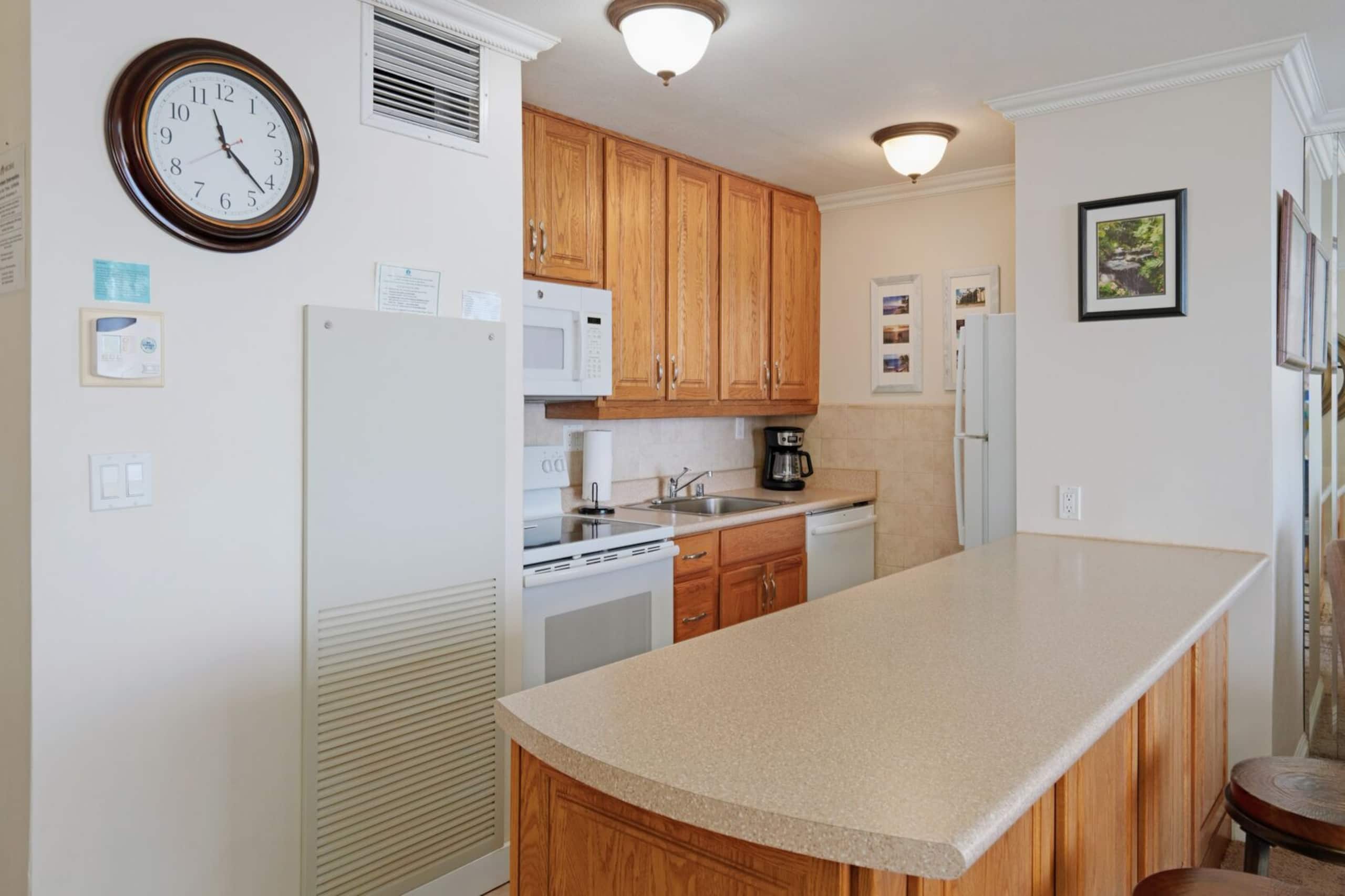 Penthouse Oceanfront overlooking Sandy Beach - Image 5
