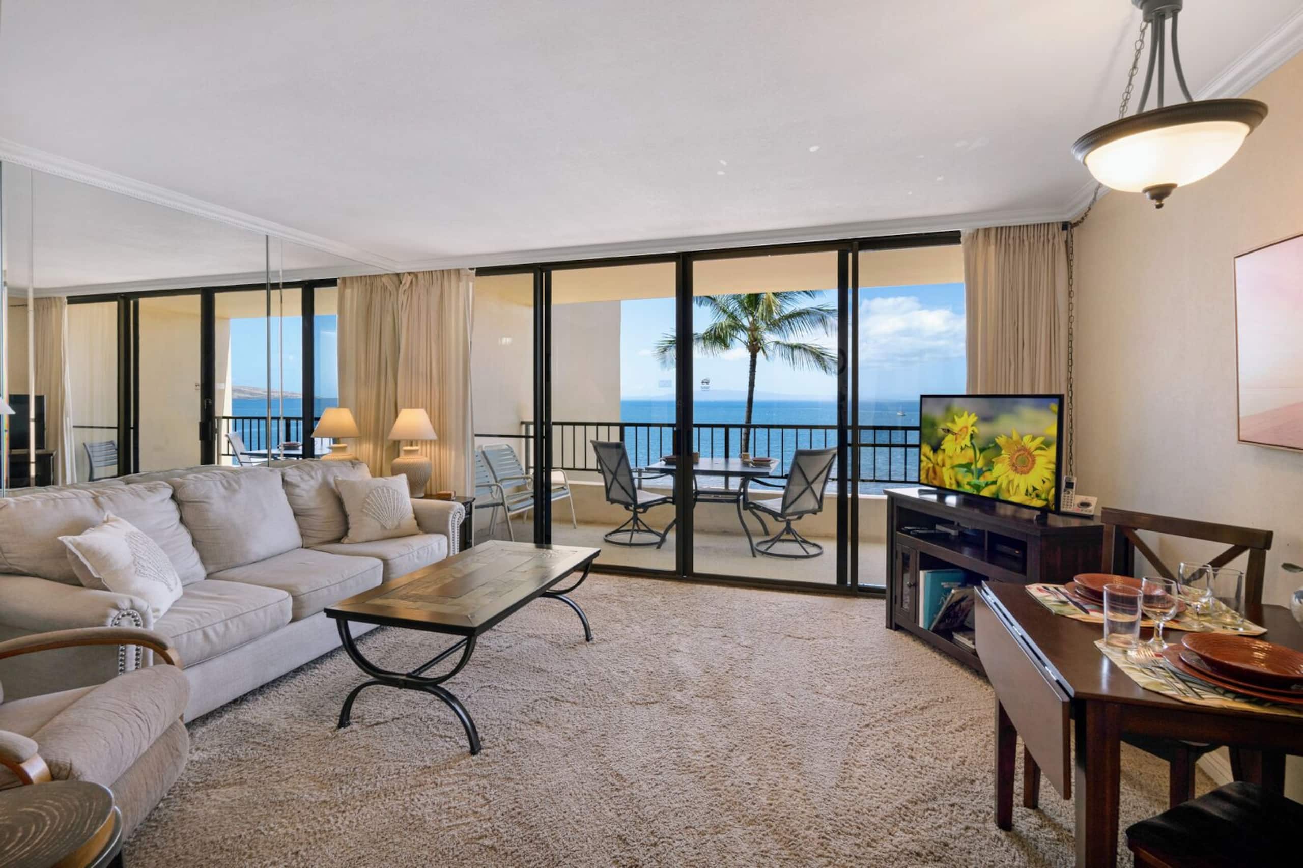 Penthouse Oceanfront overlooking Sandy Beach - Image 2
