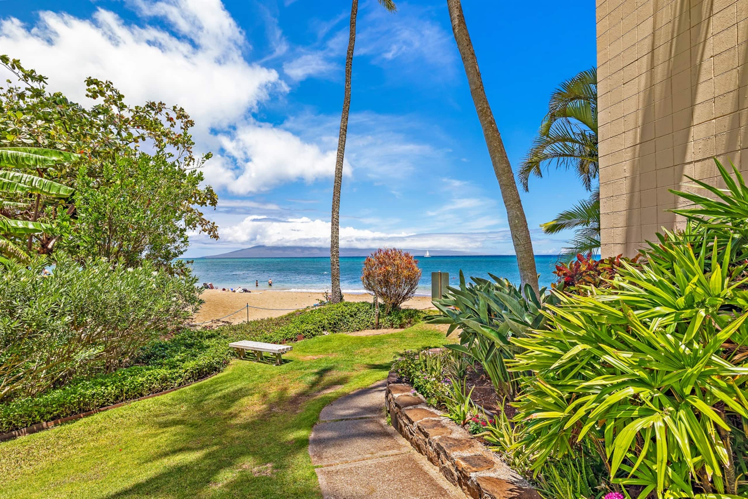 Condo in Lahaina · ★4.96 · 1 bedroom · 2 beds · 1 bath - Image 35