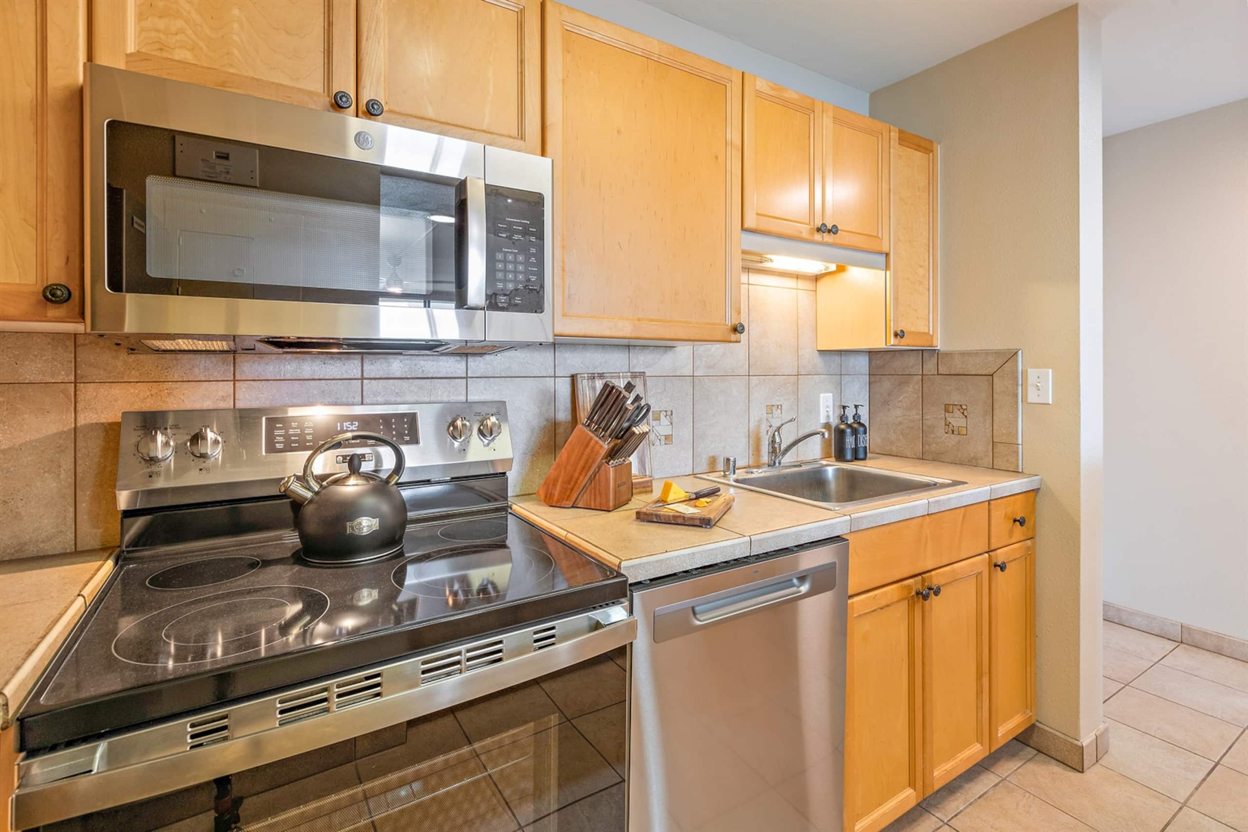 Condo in Lahaina · ★4.96 · 1 bedroom · 2 beds · 1 bath - Image 16