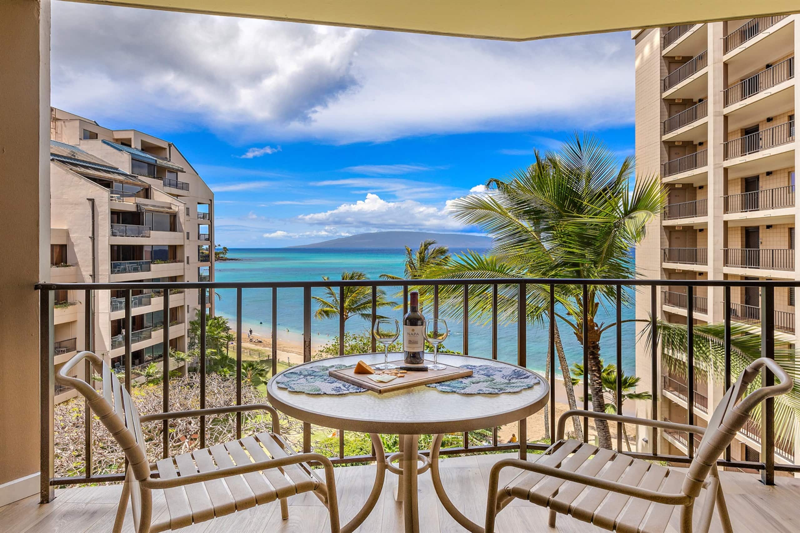 Condo in Lahaina · ★4.96 · 1 bedroom · 2 beds · 1 bath - Image 2
