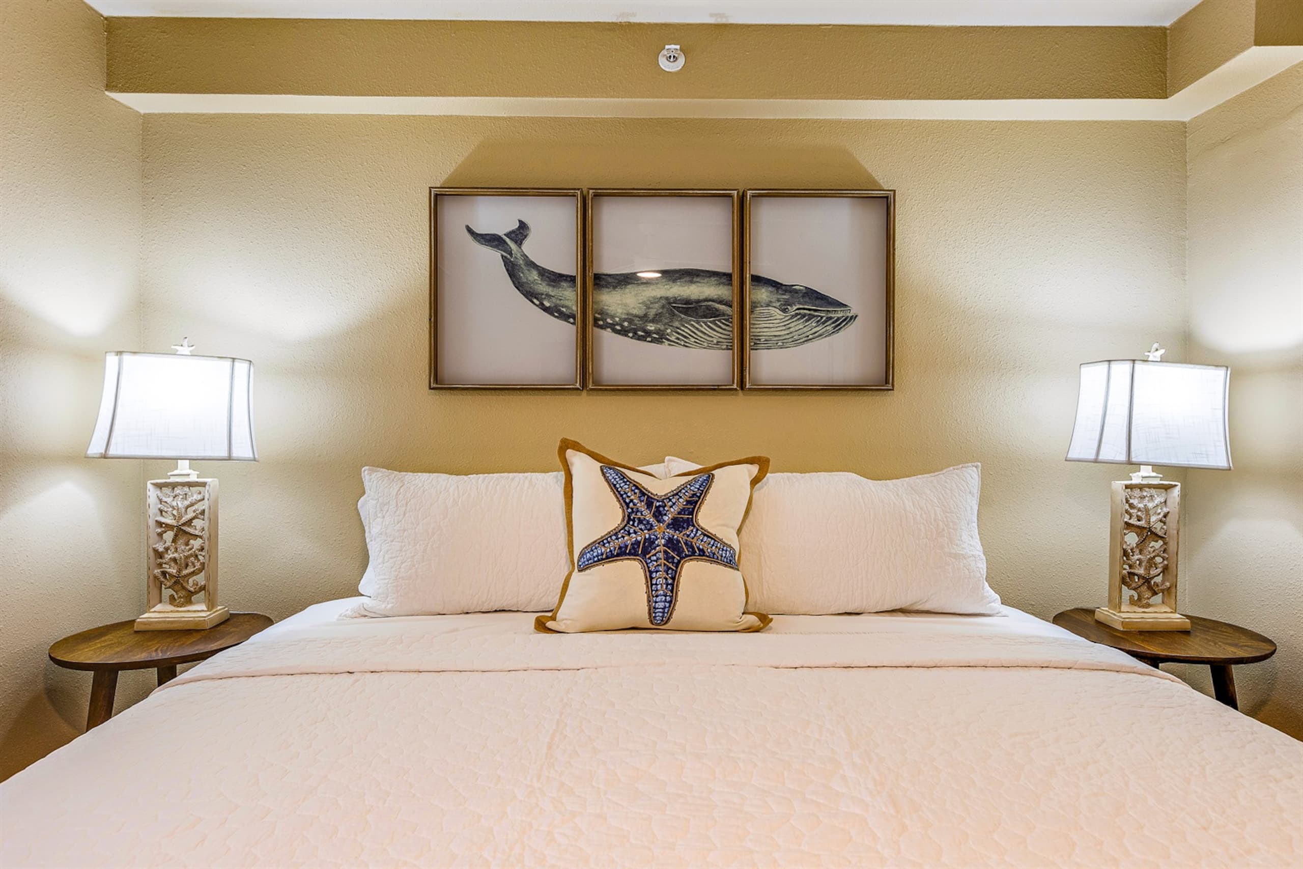 Condo in Lahaina · ★4.96 · 1 bedroom · 2 beds · 1 bath - Image 3