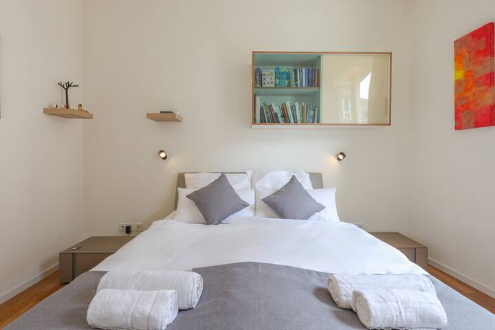 6 person luxury apartment