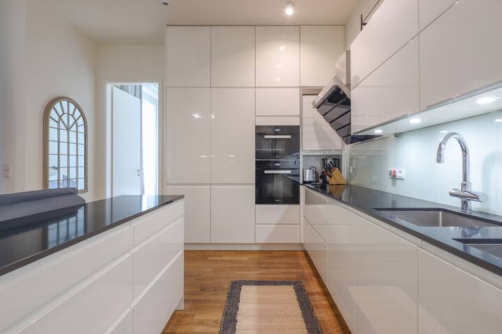 6 person luxury apartment gallery image 3