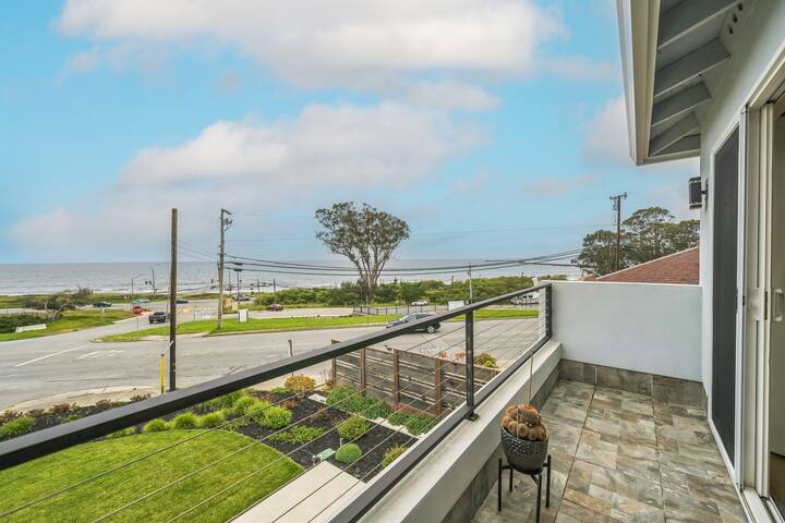 New! Panoramic Ocean Views Modern Coastal Escape gallery image 5