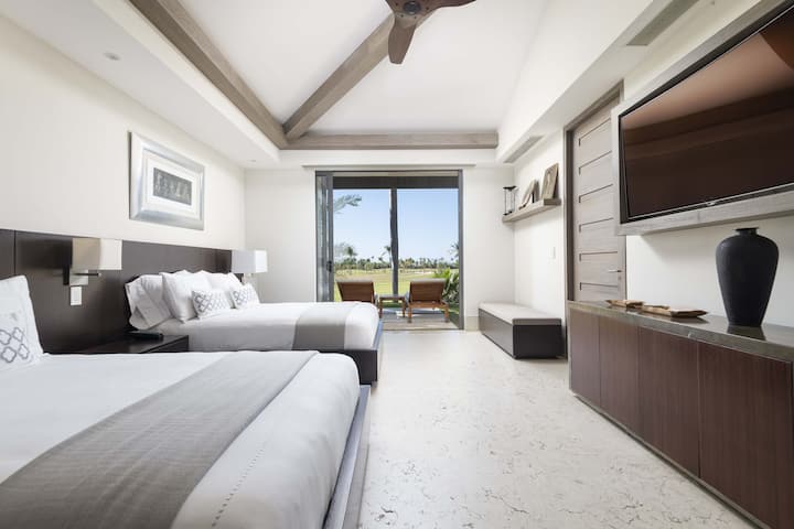 Სასტუმრო ოთახი 5 აივნითა და გოლფის მოედნის ხედით