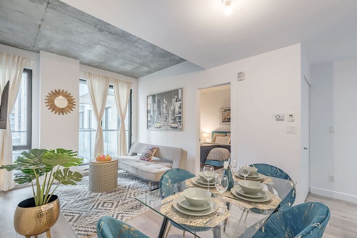 Square Victoria – Balcony – Indoor Parking