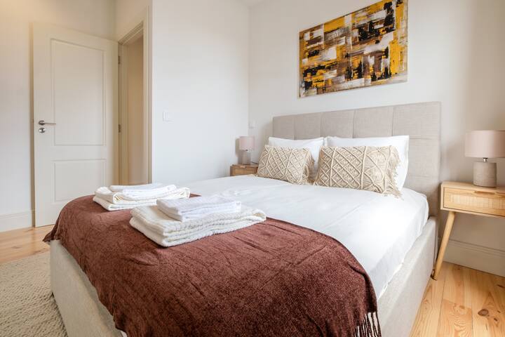 Art Deco 42 Luxury 2br Apartment Downtown Metro Ac gallery image 3