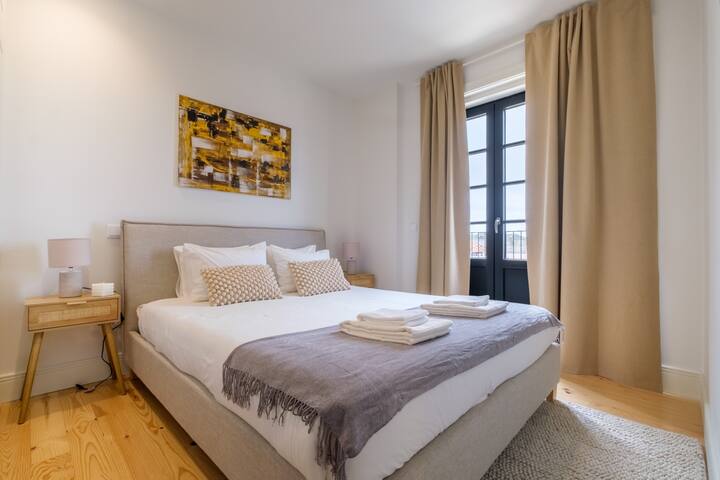 Art Deco 42 Luxury 2br Apartment Downtown Metro Ac gallery image 2