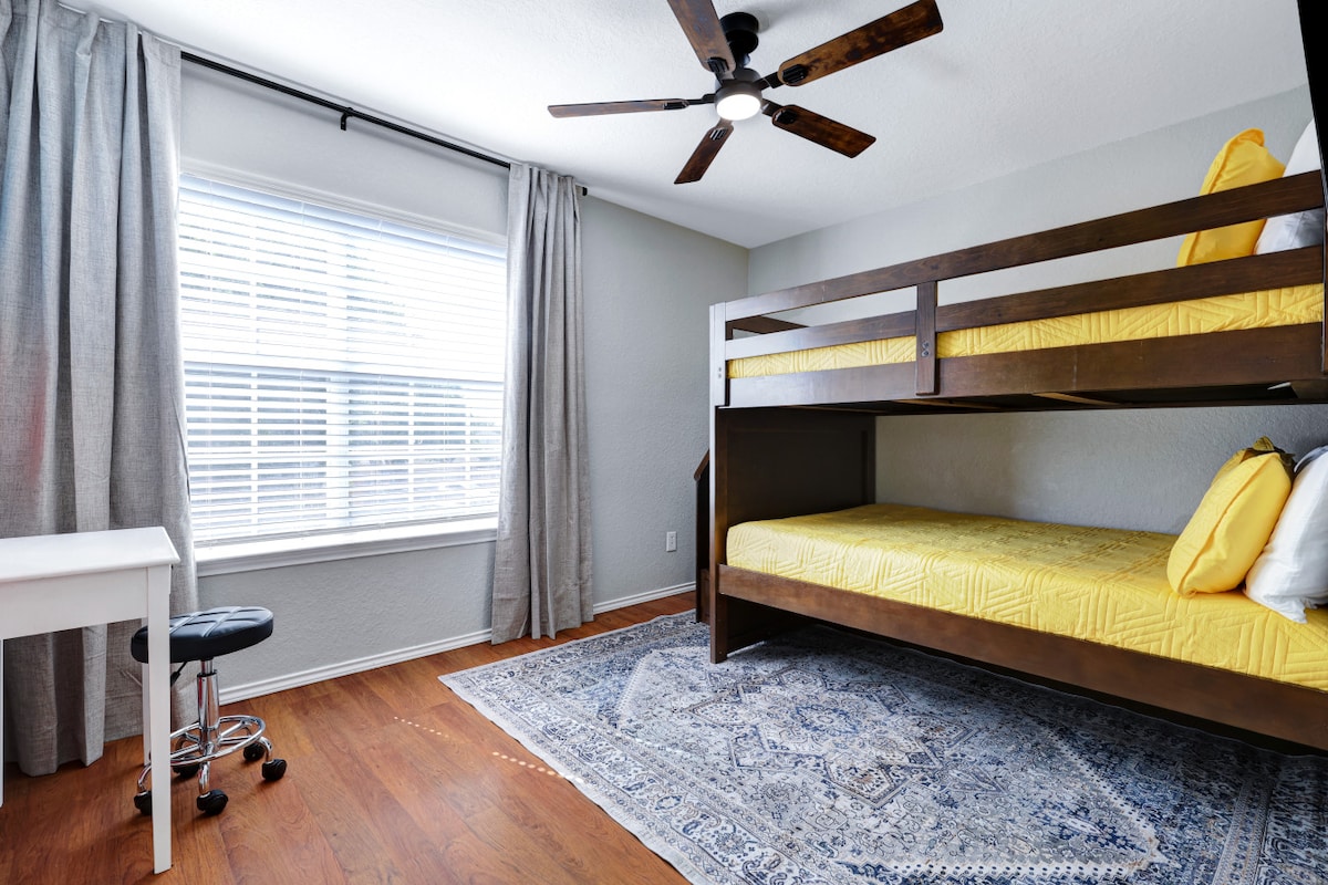 Habitación 2 con dos camas completas.