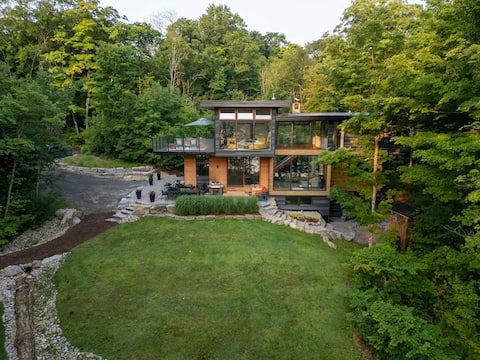Lakefront Modern Home in Parry Sound