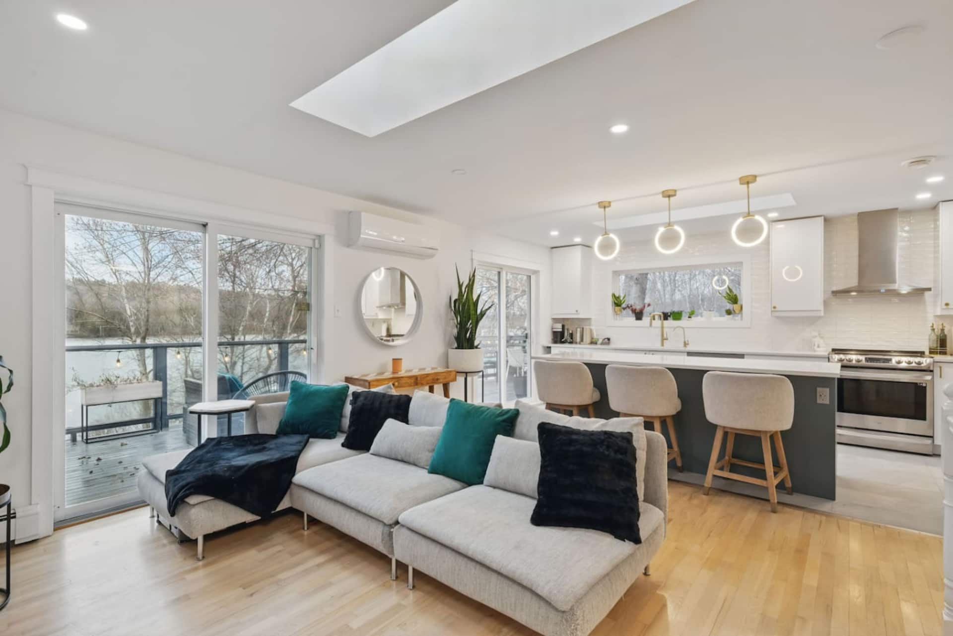 Lakefront Retreat | Theatre |Office | Scenic Views
