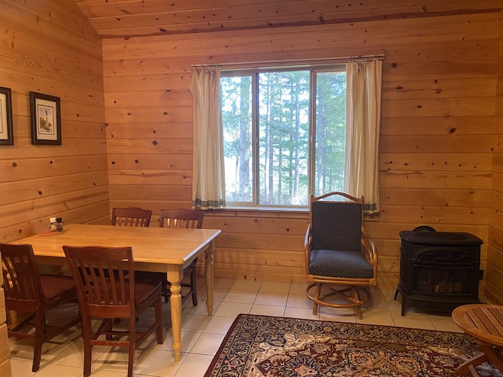 Abendessen zu Hause?  Dieser Tisch bietet Platz für vier …