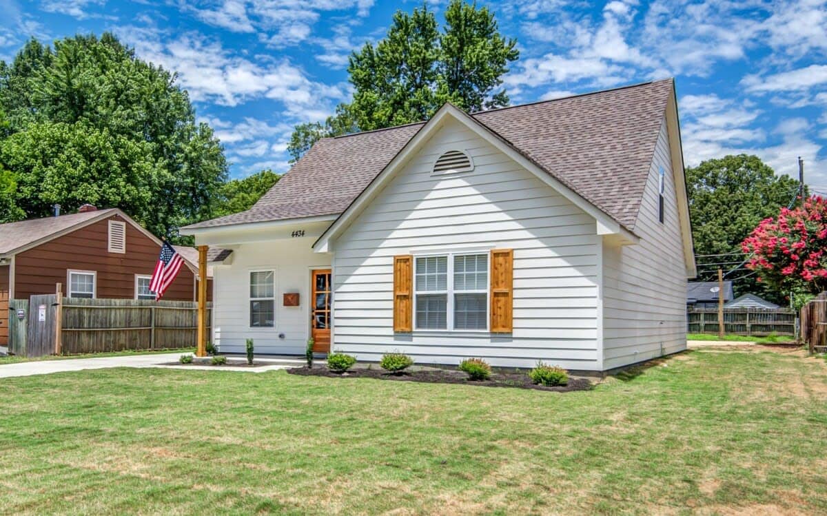 Popular Airbnb listing: Minutes to the Memphis Zoo! The Berclair Cottage in Berclair