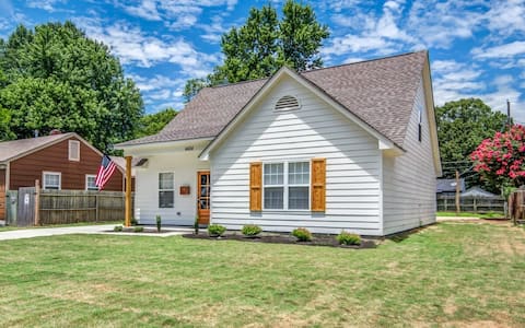 Popular Airbnb listing: Minutes to the Memphis Zoo! The Berclair Cottage in Berclair