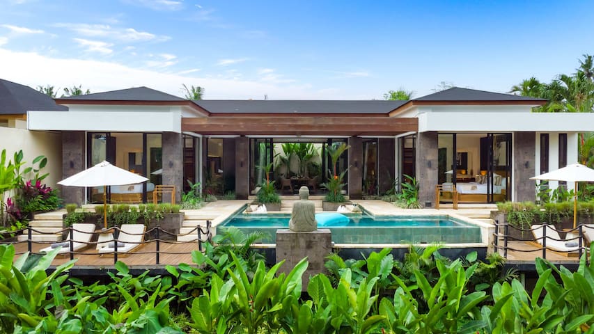 Villa Purnama Ubud 2 BR: Pool & Jungle View