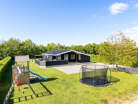 "Helmtrud" - 700m from the sea by Interhome