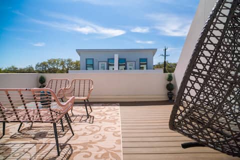 Popular Airbnb listing: 3BR/City Lights-8 min to Six Flags in Oakland Estates