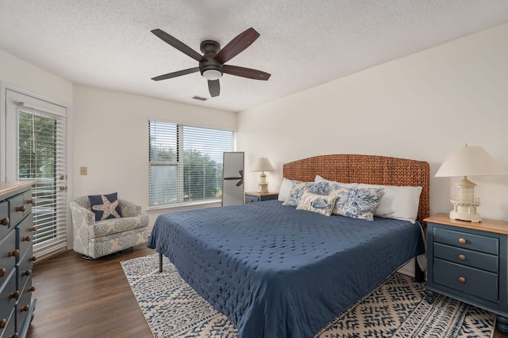 PCBV325: Anchor's Away | ML Bedroom 1 - King, Private Bath, Deck Access