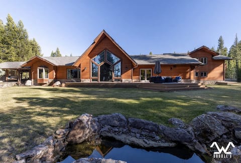 Enormous Home! 6,000 SQFt! Hot Tub 6 Private Acres
