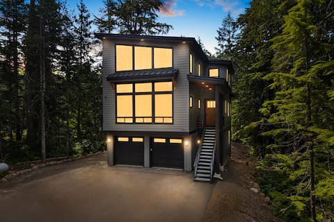 Sleeps 14 • Hot Tub • Sauna •Fire Pit • New Build!