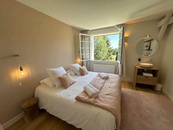 לחדר הטאופה, כמו לכל החדרים האחרים בקוטג', יש נופים מדהימים של השמורה.
-
בחדר הטאופה, כמו בכל החדרים האחרים בקוטג', יש נוף בלתי מופרע לשמורה.