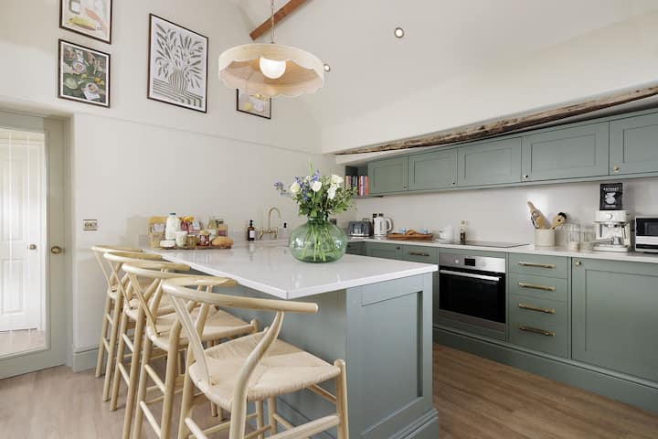 Dog Friendly -The Barley Apartment At Cowley House - Cirencester