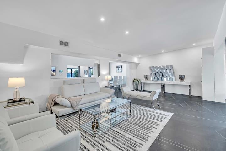 Family Vacation Home - North Miami, FL